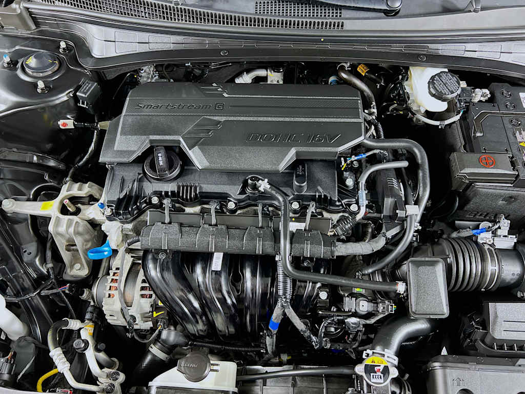 2025 Hyundai Elantra — photo 28