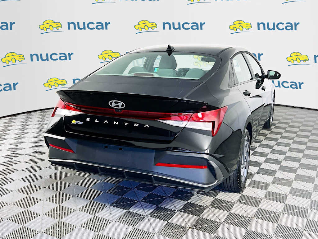 2025 Hyundai Elantra — photo 7