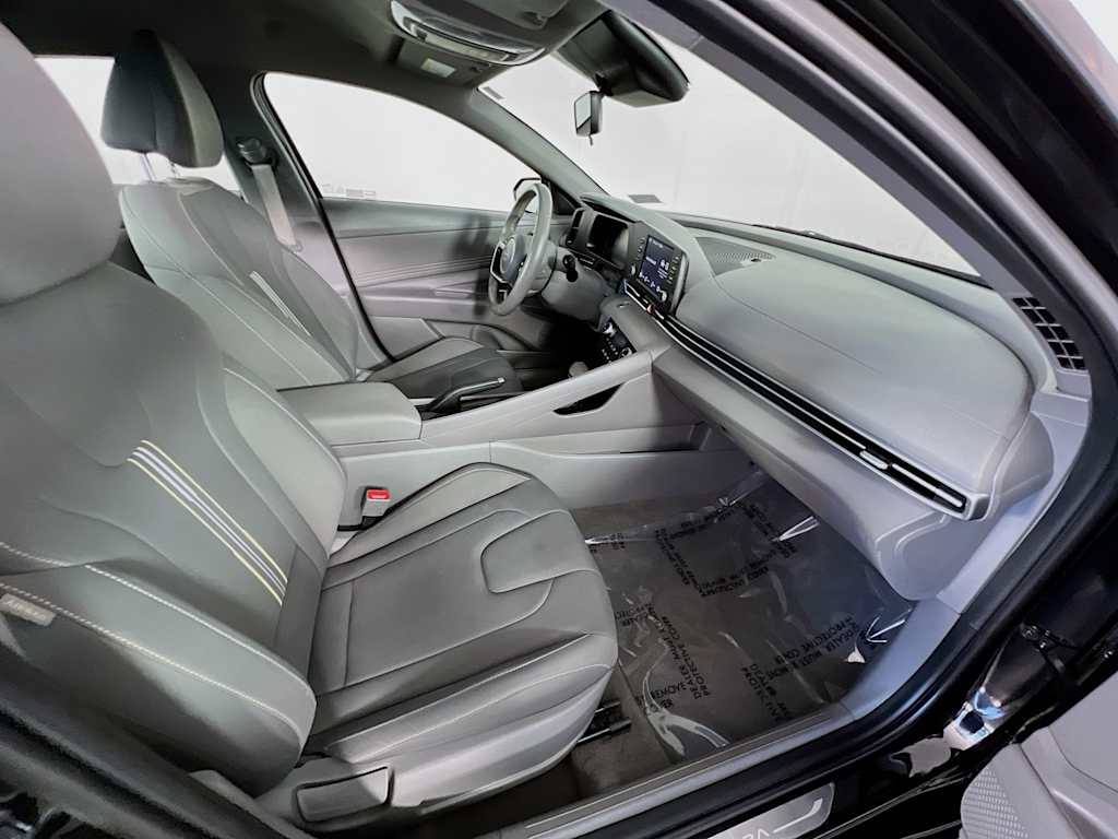 2025 Hyundai Elantra — photo 26
