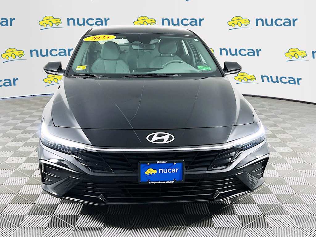 2025 Hyundai Elantra — photo 2