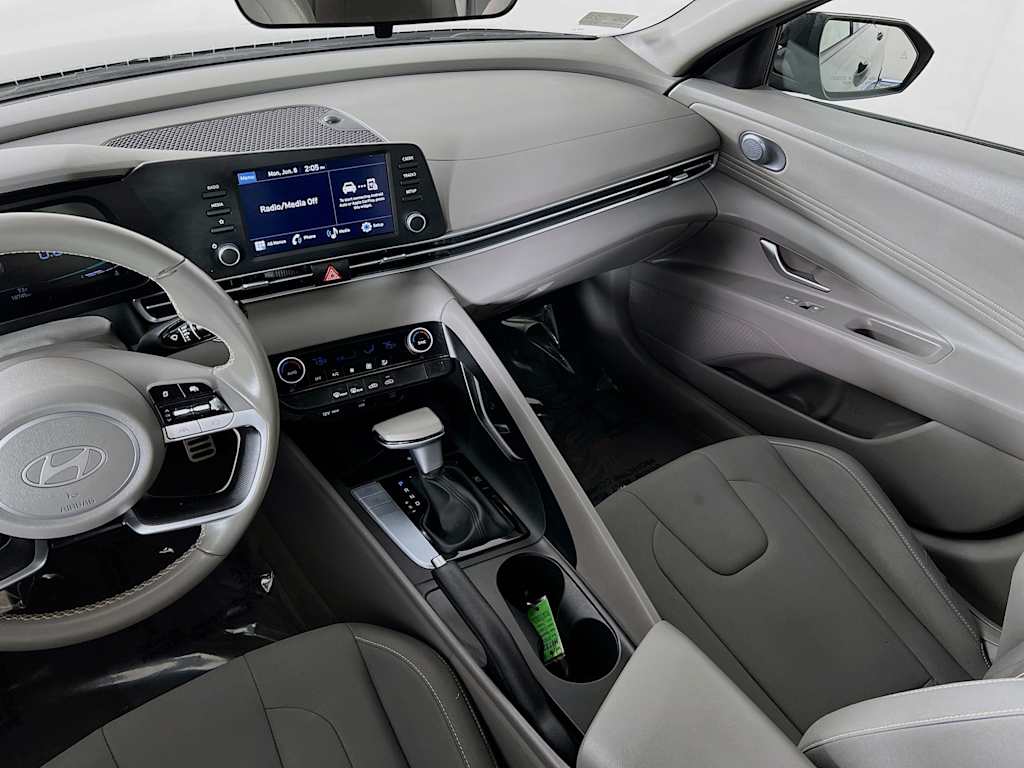 2025 Hyundai Elantra — photo 22