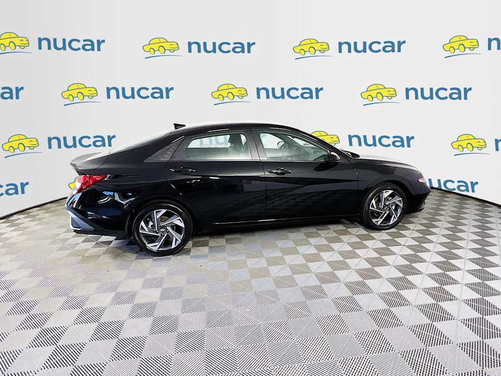 2025 Hyundai Elantra — photo 8