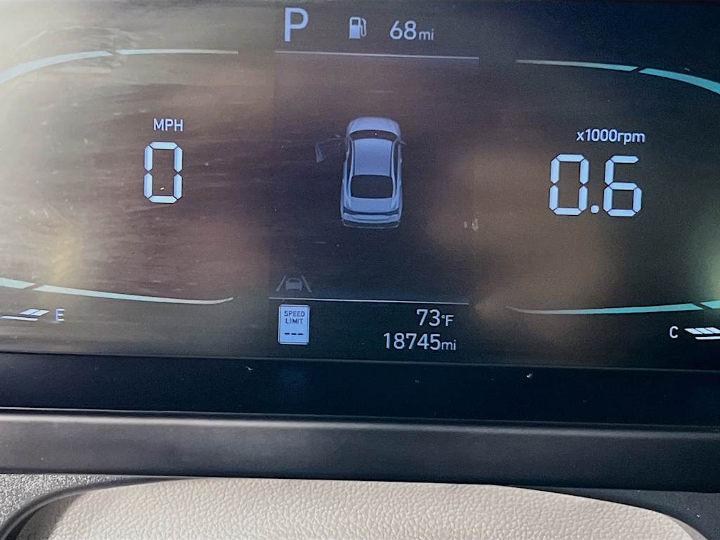 2025 Hyundai Elantra — photo 12