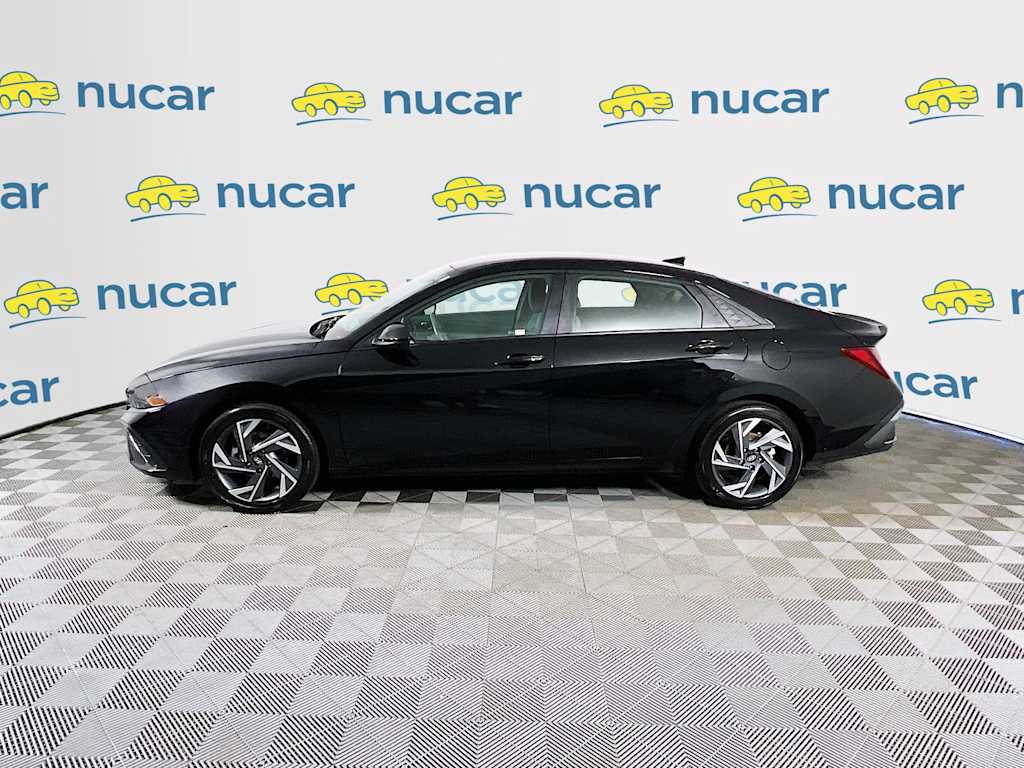 2025 Hyundai Elantra — photo 4