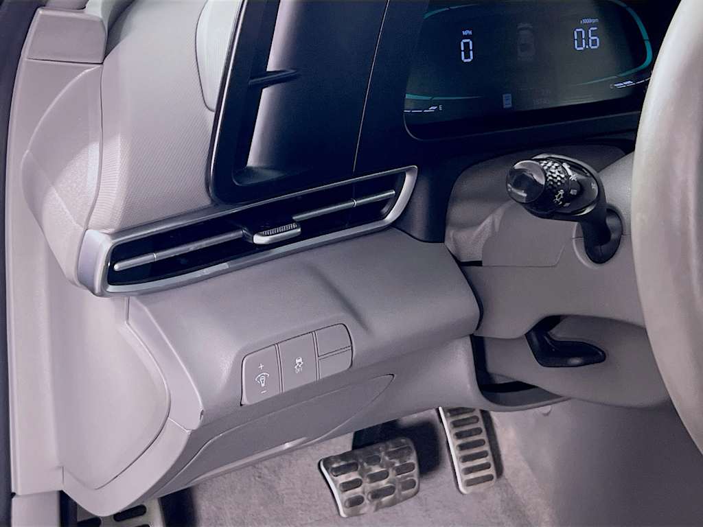 2025 Hyundai Elantra — photo 10