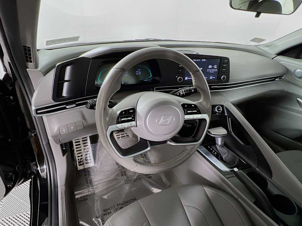 2025 Hyundai Elantra — photo 11