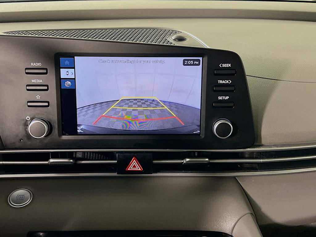 2025 Hyundai Elantra — photo 13