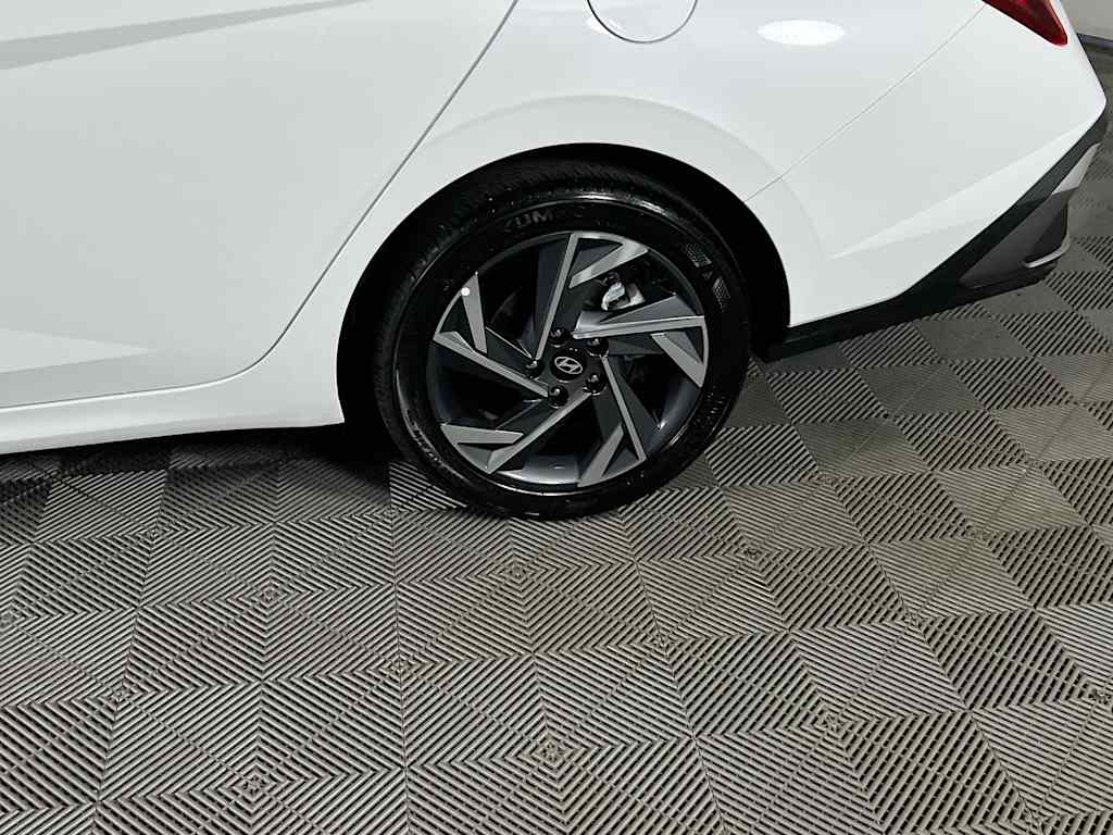 2025 Hyundai Elantra — photo 29
