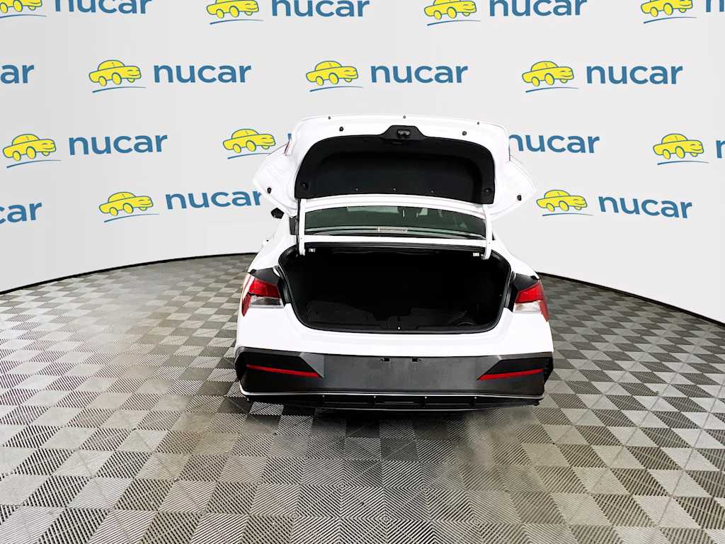 2025 Hyundai Elantra — photo 24