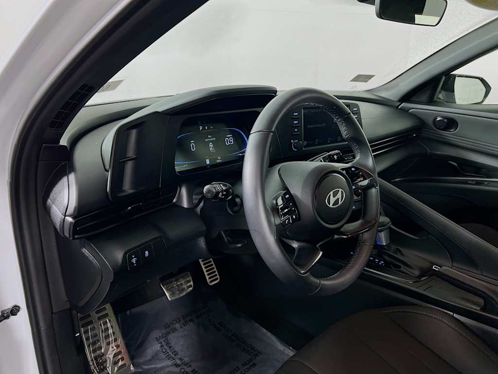 2025 Hyundai Elantra — photo 9