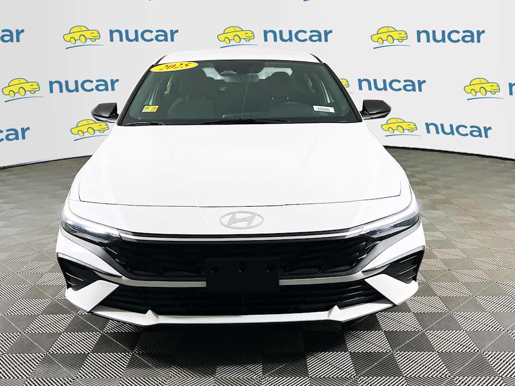 2025 Hyundai Elantra — photo 2