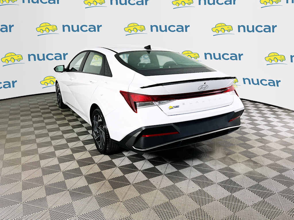 2025 Hyundai Elantra — photo 5