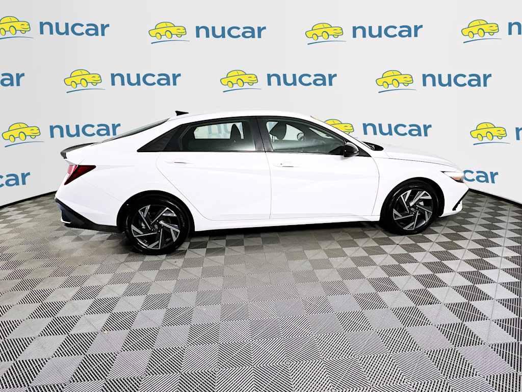 2025 Hyundai Elantra — photo 8