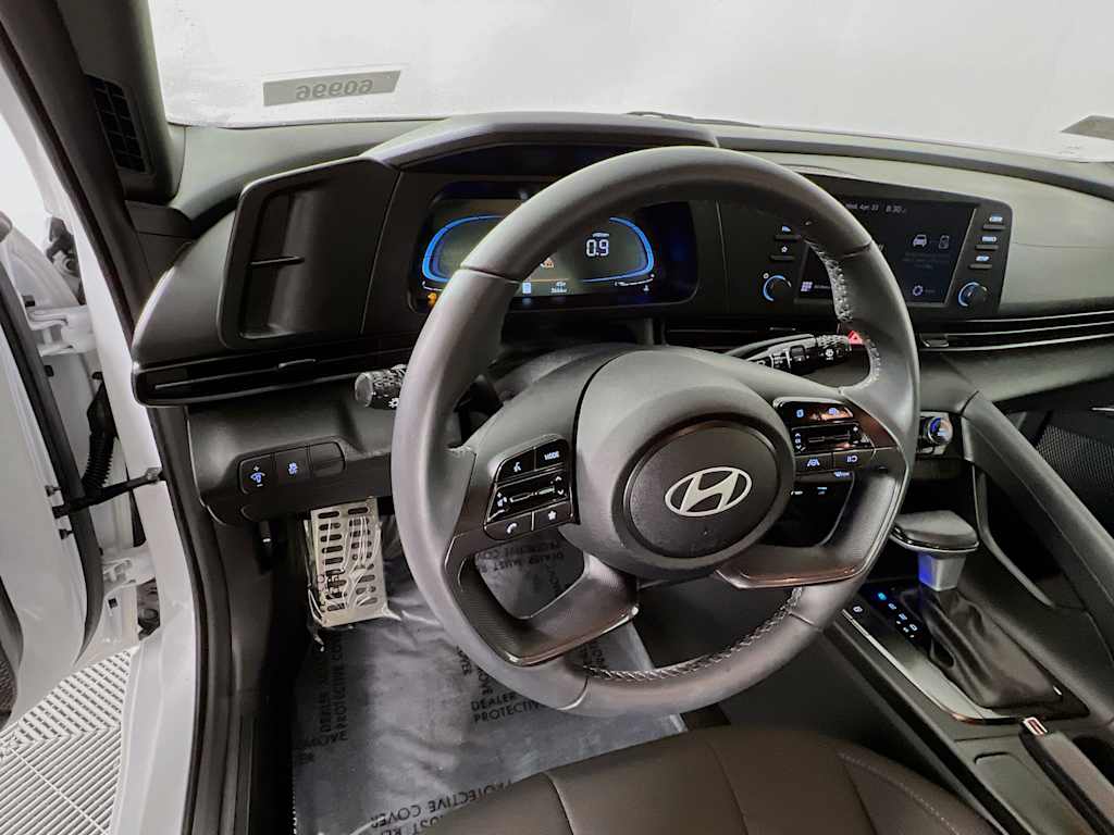 2025 Hyundai Elantra — photo 11