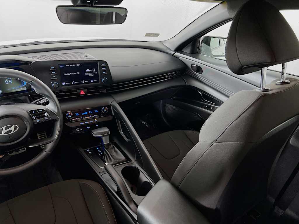 2025 Hyundai Elantra — photo 22