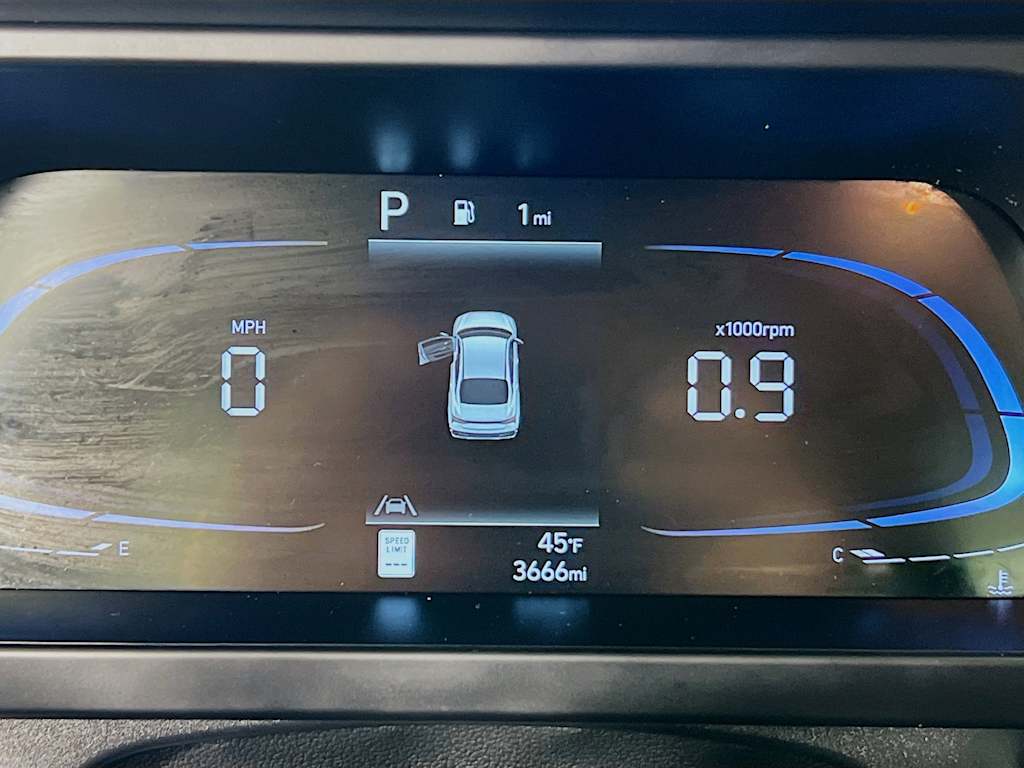 2025 Hyundai Elantra — photo 12