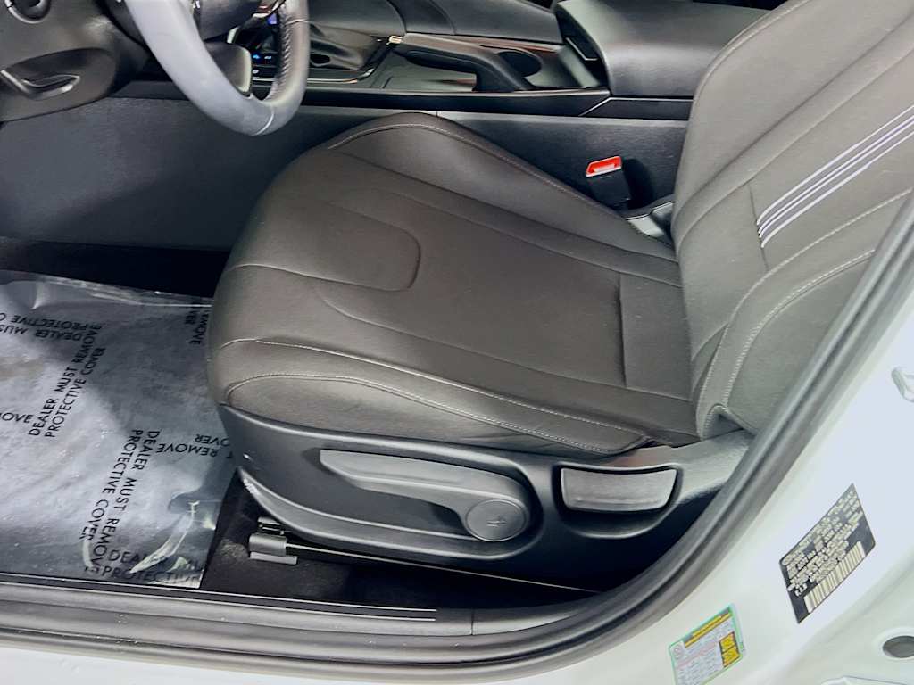 2025 Hyundai Elantra — photo 19