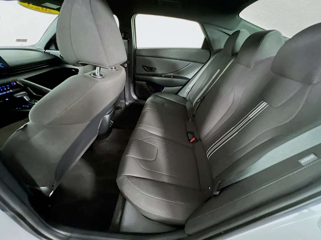 2025 Hyundai Elantra — photo 23