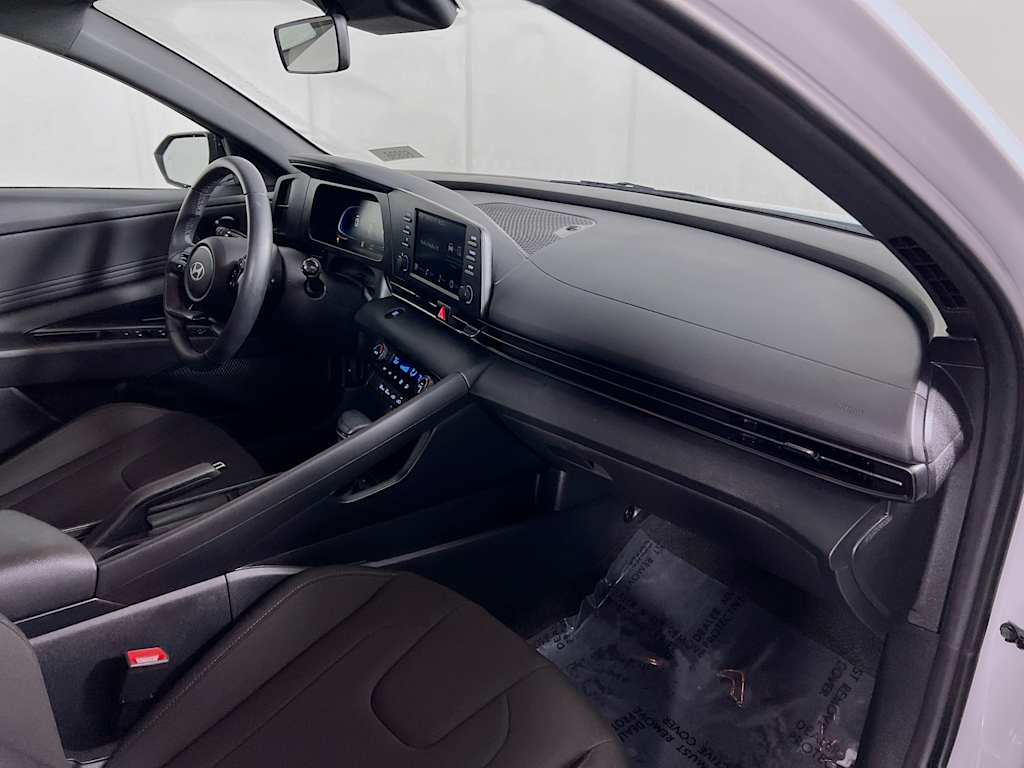 2025 Hyundai Elantra — photo 27