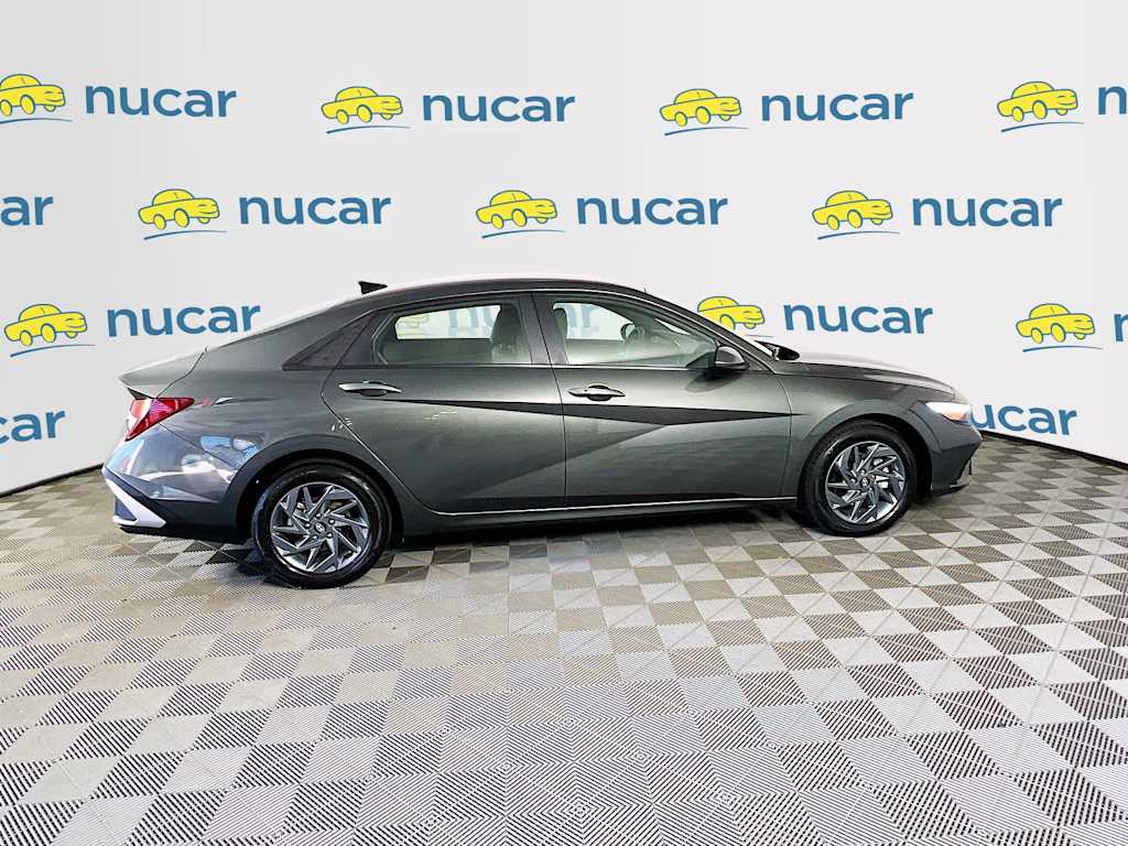 2024 Hyundai Elantra — photo 8