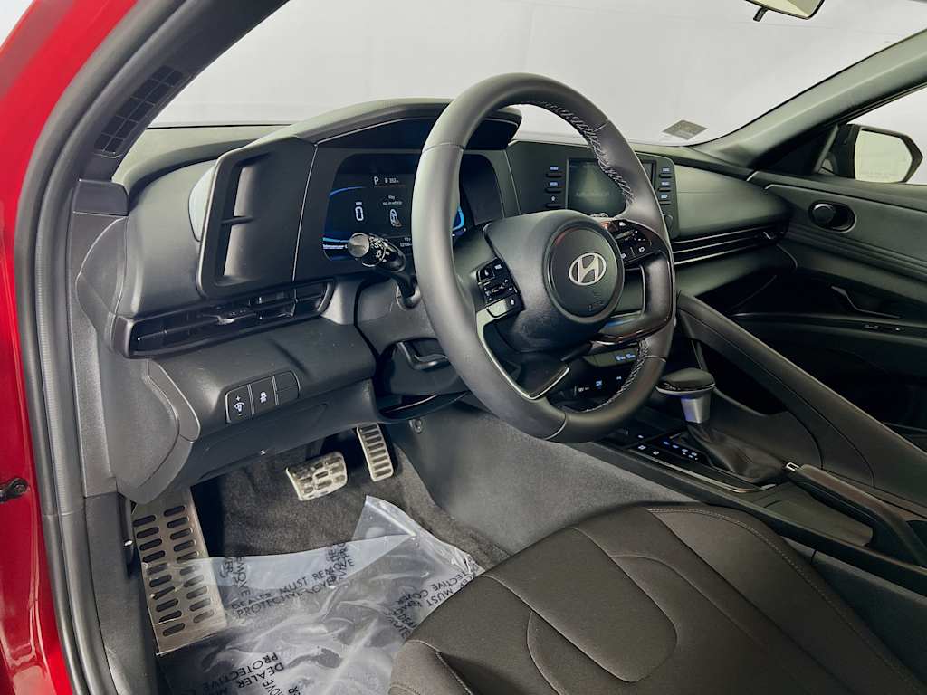 2025 Hyundai Elantra — photo 9