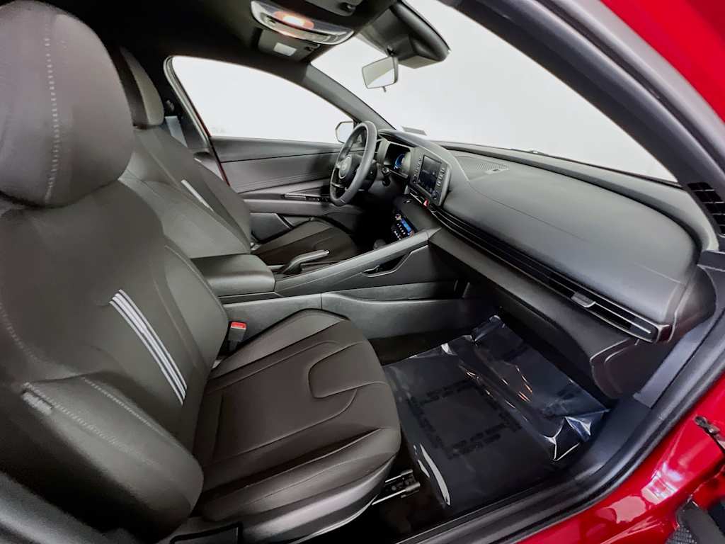 2025 Hyundai Elantra — photo 27