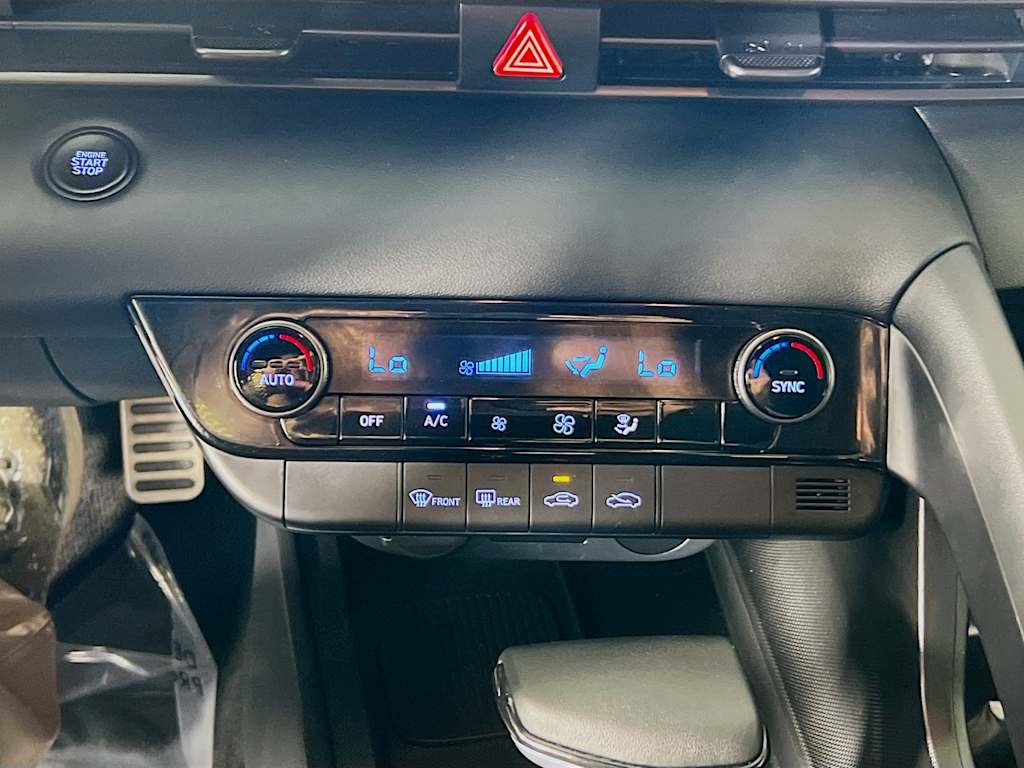 2025 Hyundai Elantra — photo 16