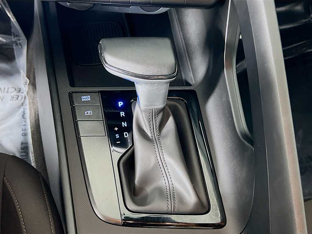 2025 Hyundai Elantra — photo 17