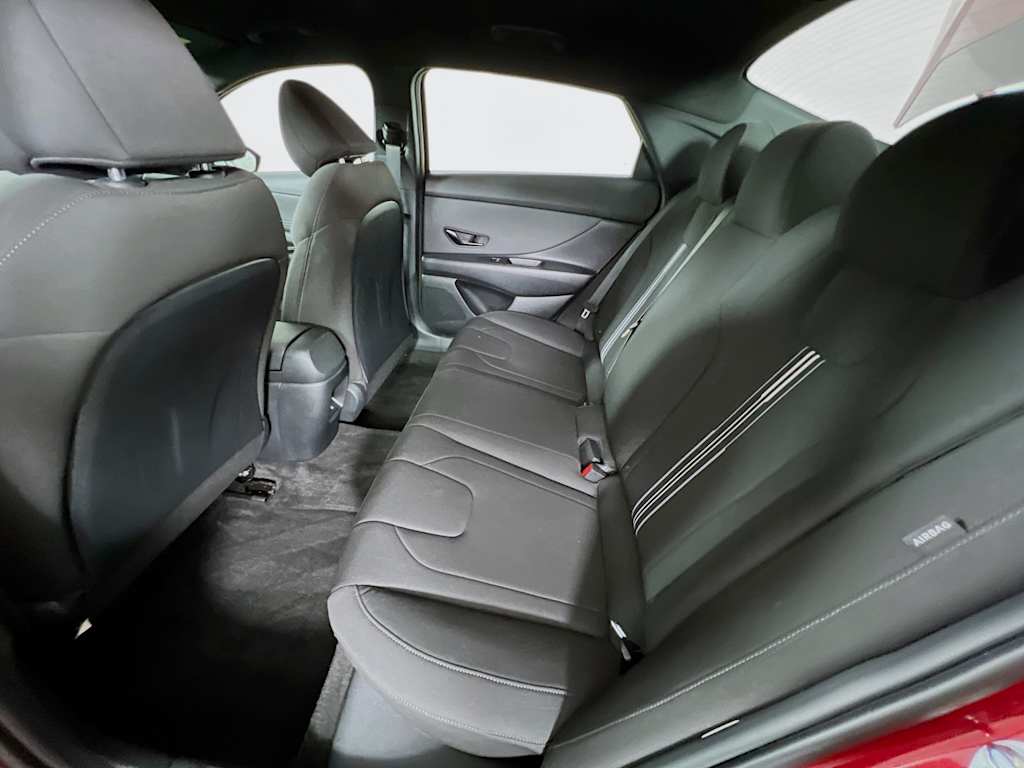 2025 Hyundai Elantra — photo 24