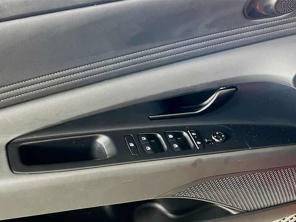 2025 Hyundai Elantra — photo 18