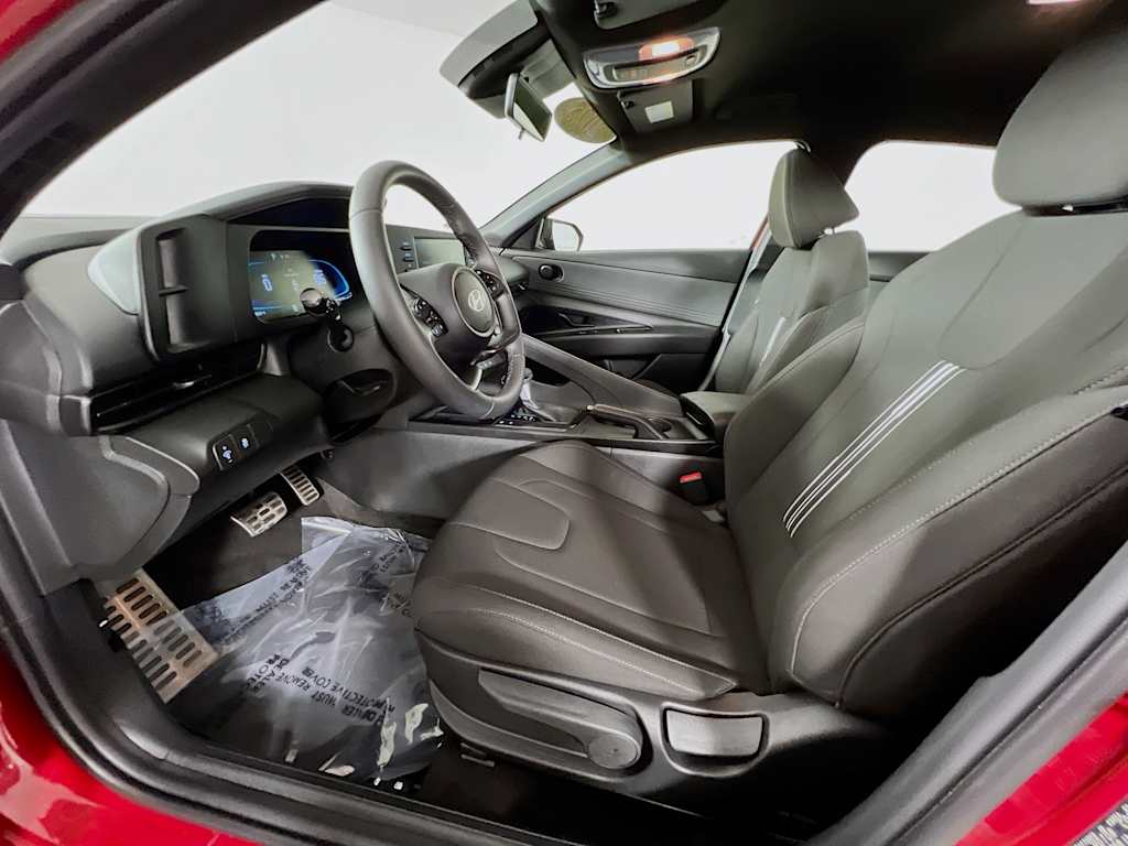 2025 Hyundai Elantra — photo 21