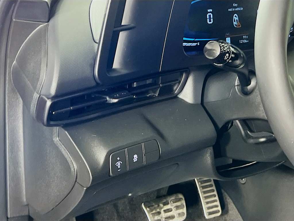 2025 Hyundai Elantra — photo 10