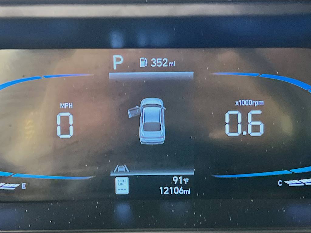 2025 Hyundai Elantra — photo 12