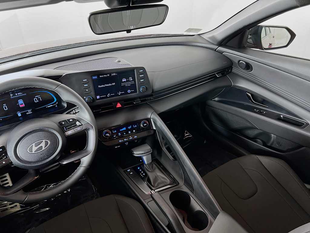 2025 Hyundai Elantra — photo 23