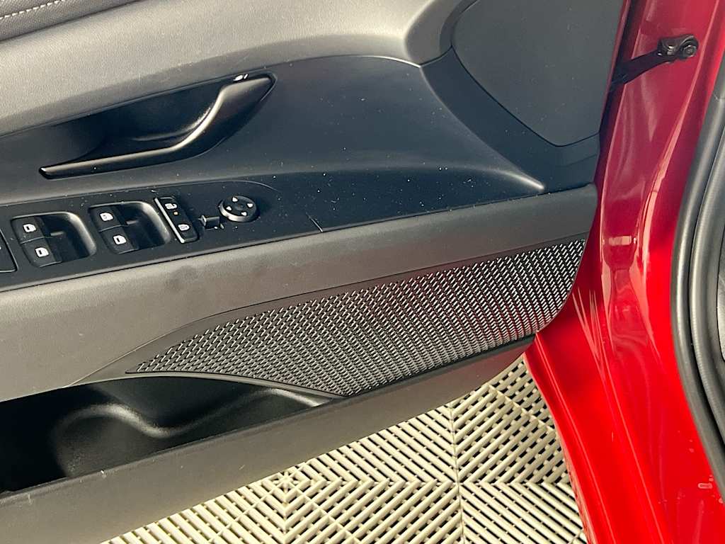 2025 Hyundai Elantra — photo 19