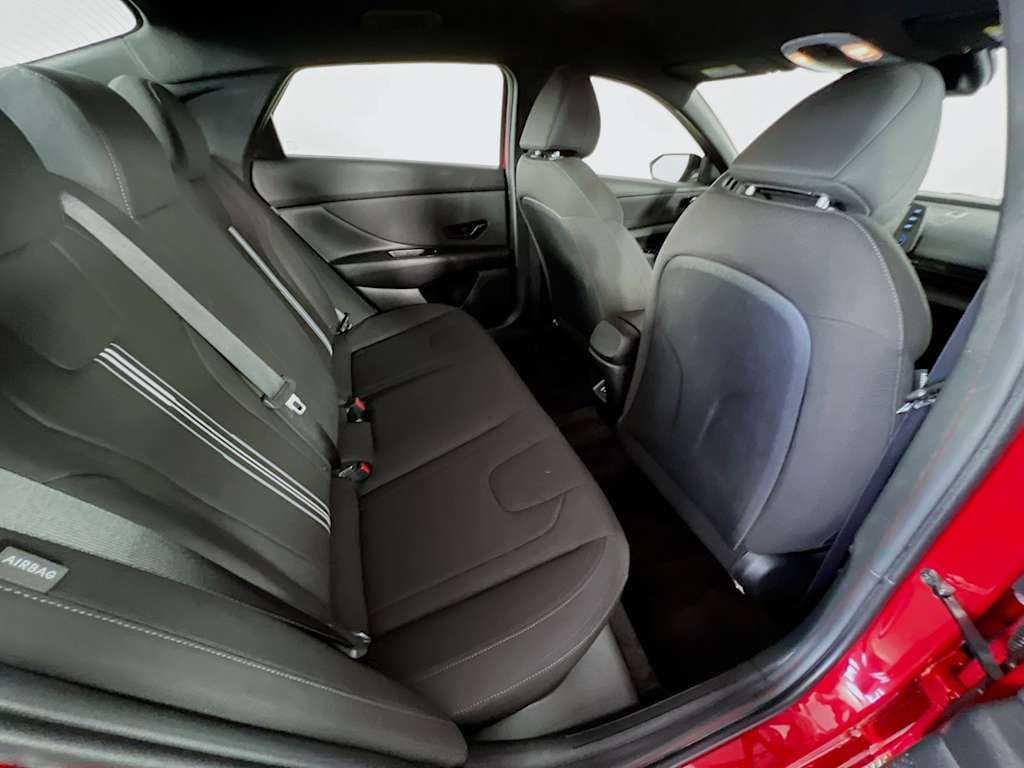 2025 Hyundai Elantra — photo 26