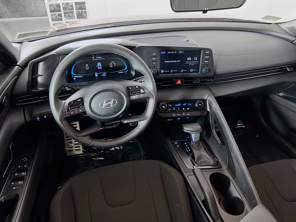 2025 Hyundai Elantra — photo 22