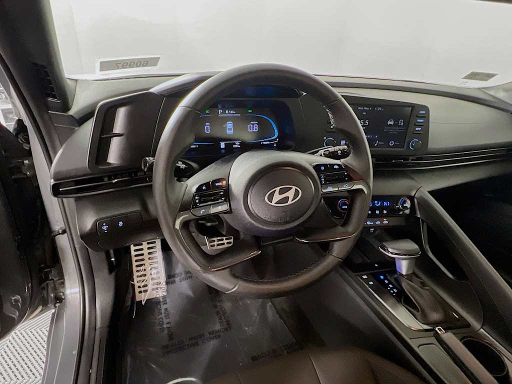 2025 Hyundai Elantra — photo 11