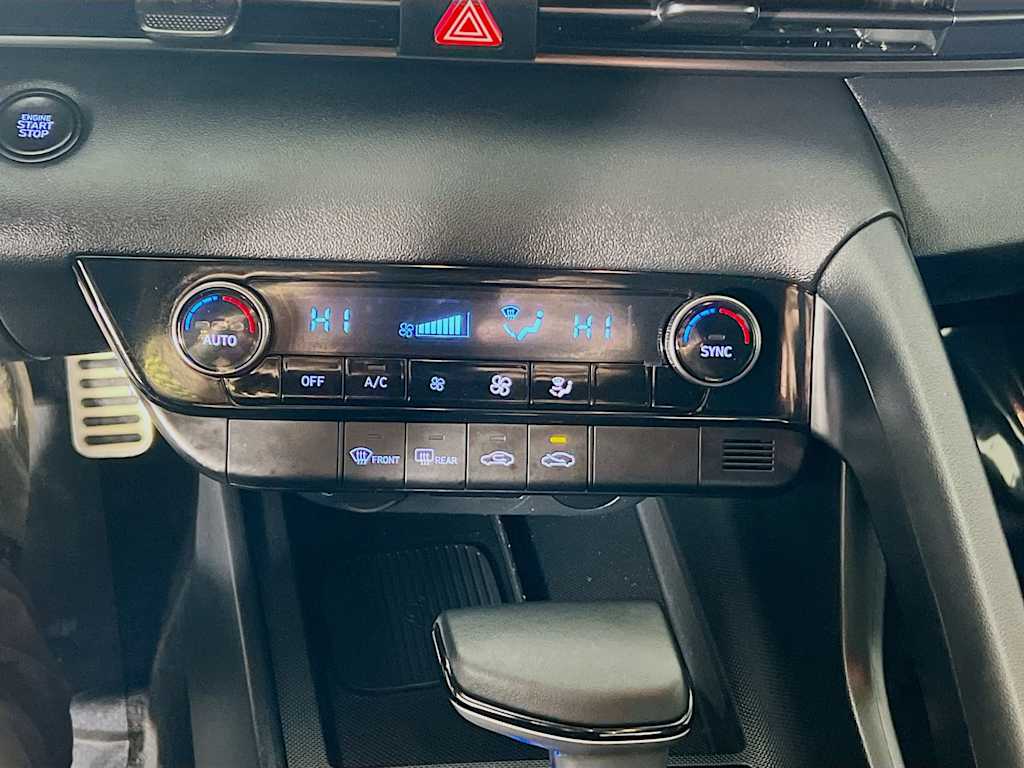 2025 Hyundai Elantra — photo 15