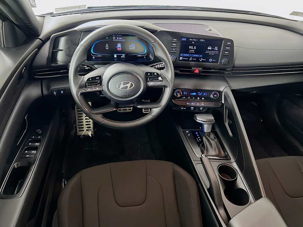 2025 Hyundai Elantra — photo 21
