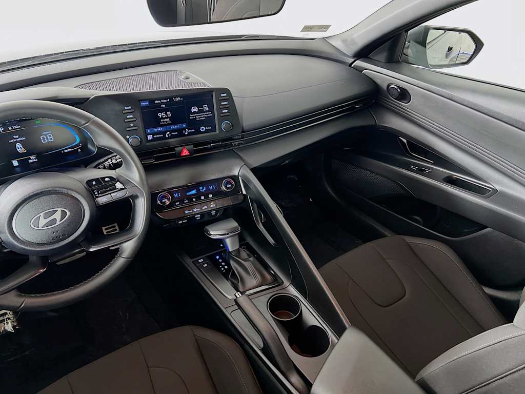2025 Hyundai Elantra — photo 22