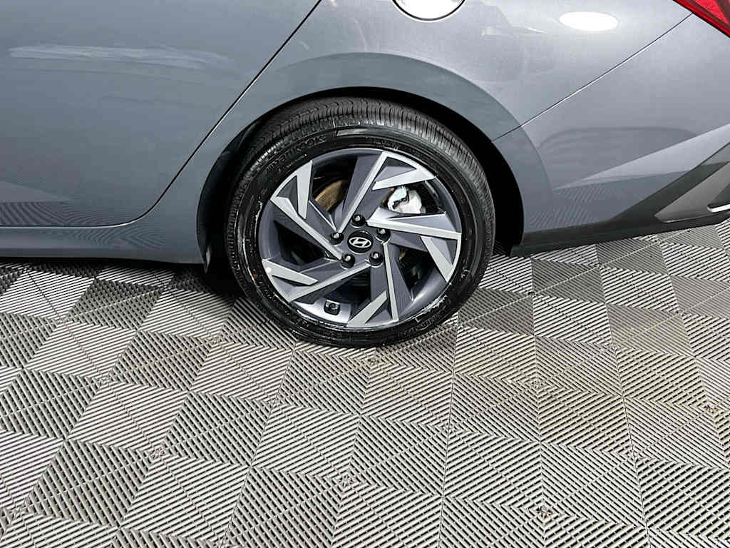 2025 Hyundai Elantra — photo 29
