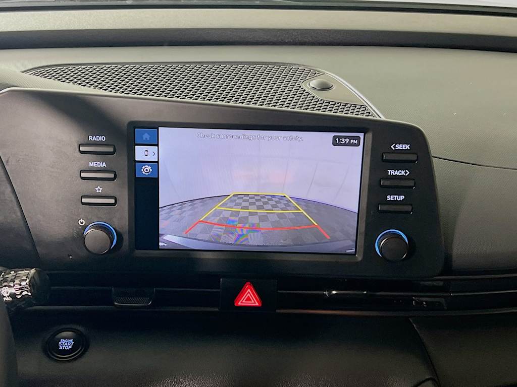 2025 Hyundai Elantra — photo 13