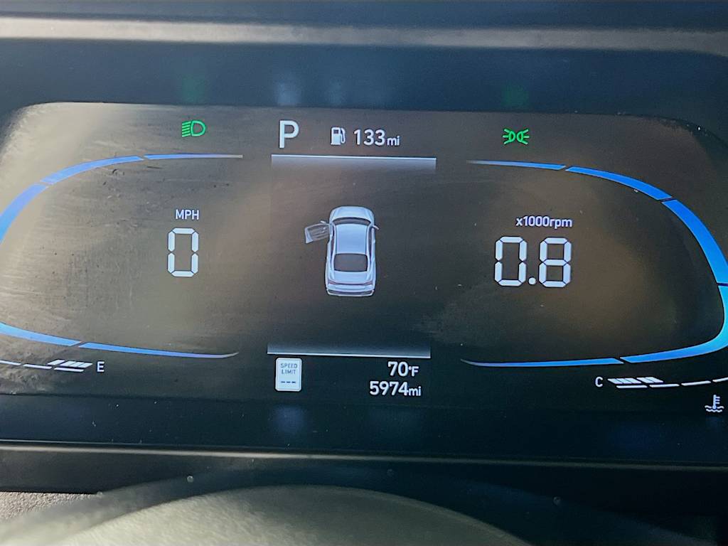 2025 Hyundai Elantra — photo 12