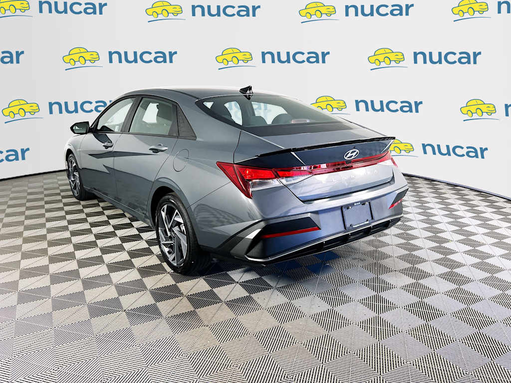 2025 Hyundai Elantra — photo 5
