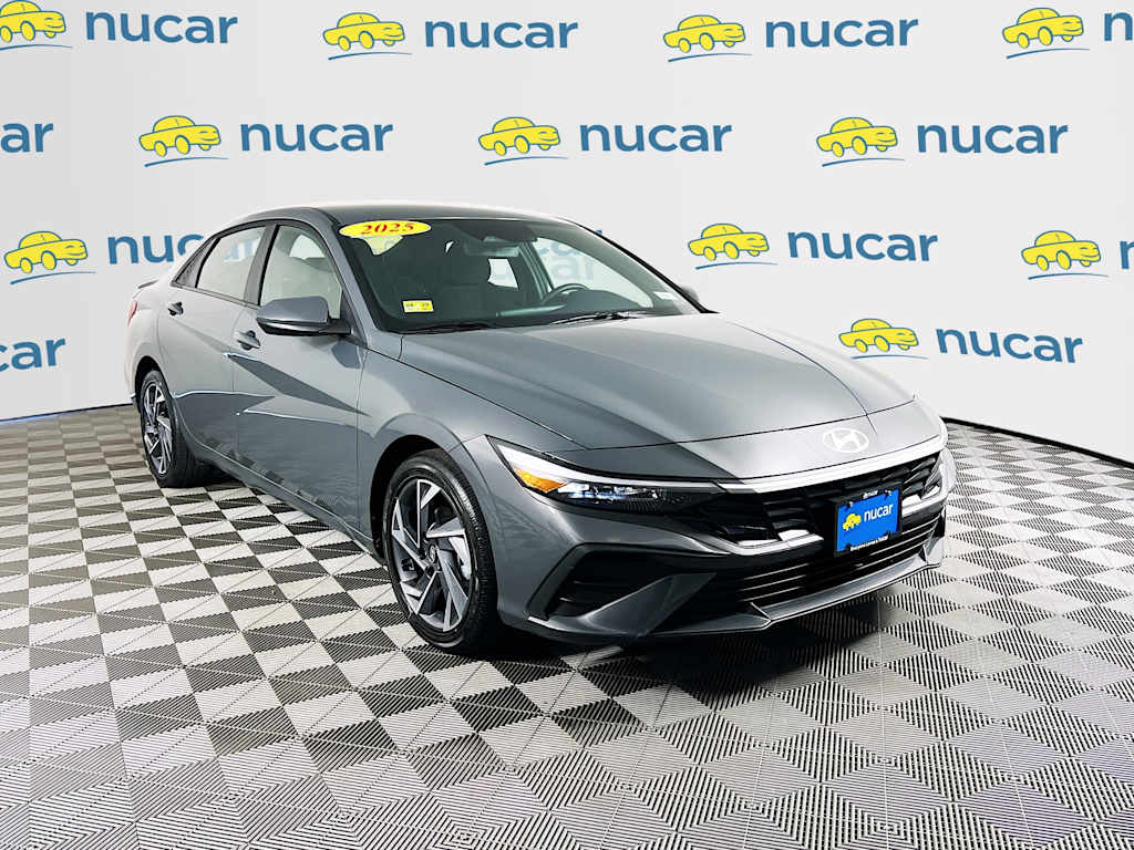 2025 Hyundai Elantra — photo 1