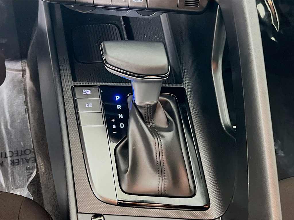 2025 Hyundai Elantra — photo 16