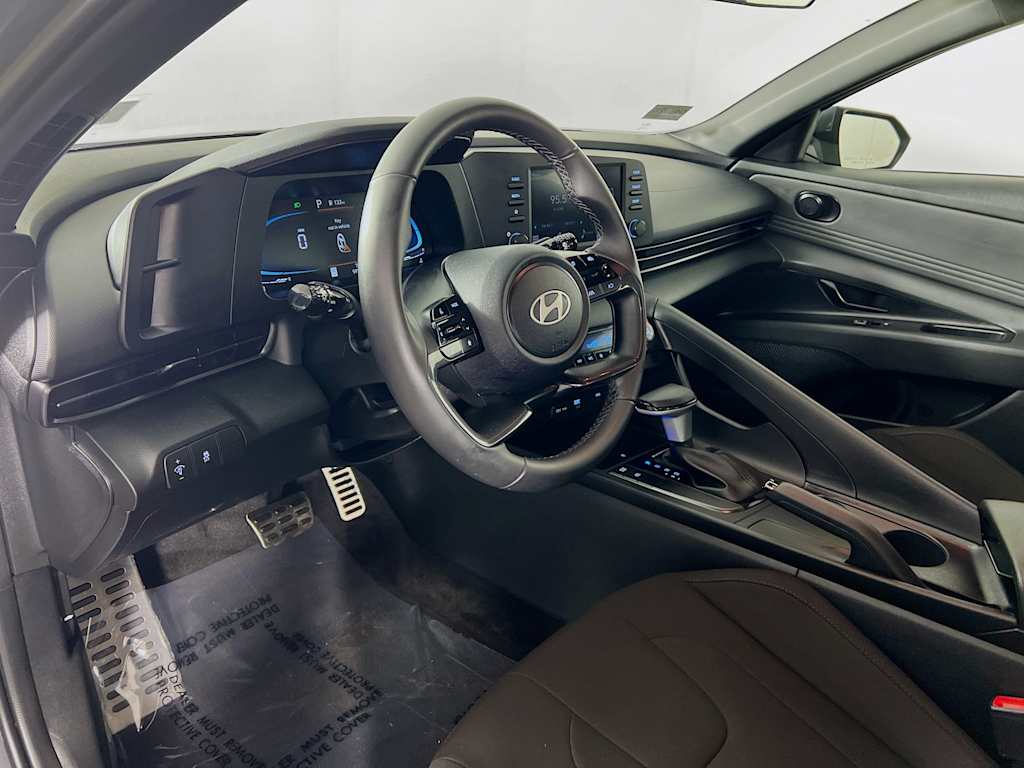2025 Hyundai Elantra — photo 9