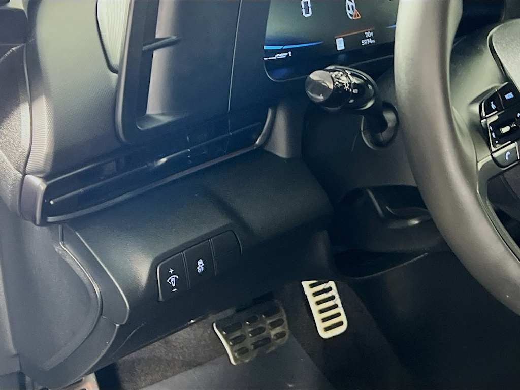 2025 Hyundai Elantra — photo 10