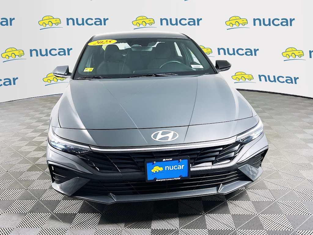2025 Hyundai Elantra — photo 2